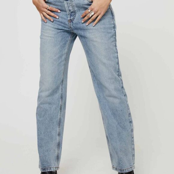 Princess Polly Mid Rise Straight Leg Asymmetric Jean Light Wash Denim - Picture 1 of 6